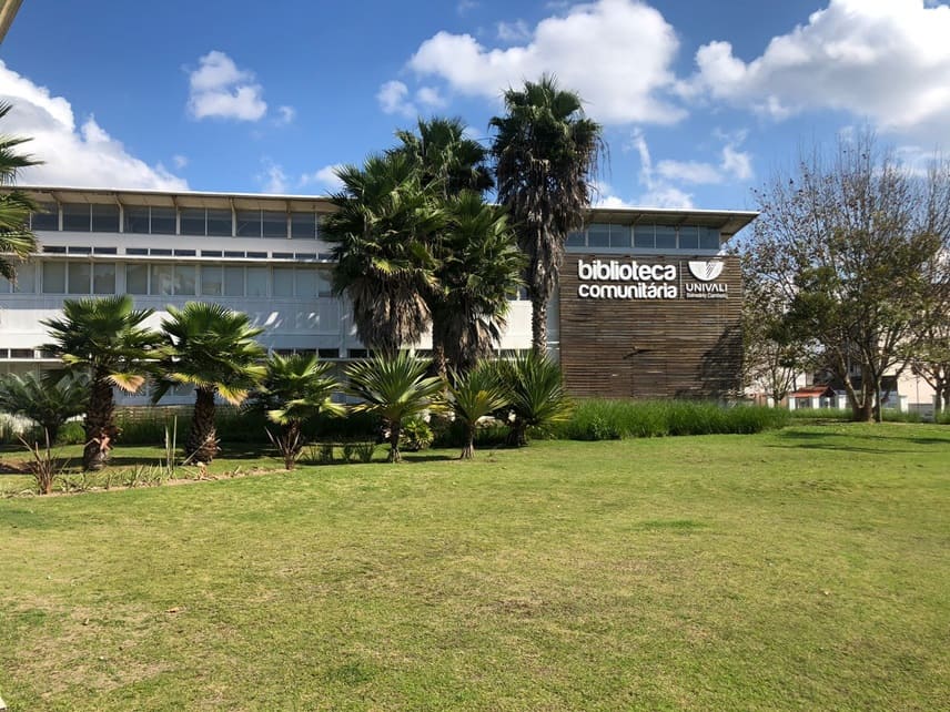 Biblioteca de Balneário Camboriú - Foto 01